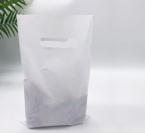 Die cut handle bag  200*300 mm, without printing, LDPE A6, WHITE -Chernigov Package - Фото 20х30_белый