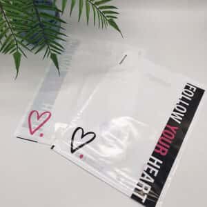 Die cut handle bag “Follow your heart” 30х40cm -Chernigov Package - Фото изображение_viber_2020-03-27_20-25-46