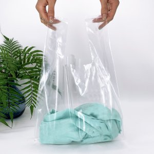 The package type “T-shirt” 28х48 cm, A6 polyethylene, TRANSPARENT -Chernigov Package - Фото Майка 30х48см_празрачная без печати